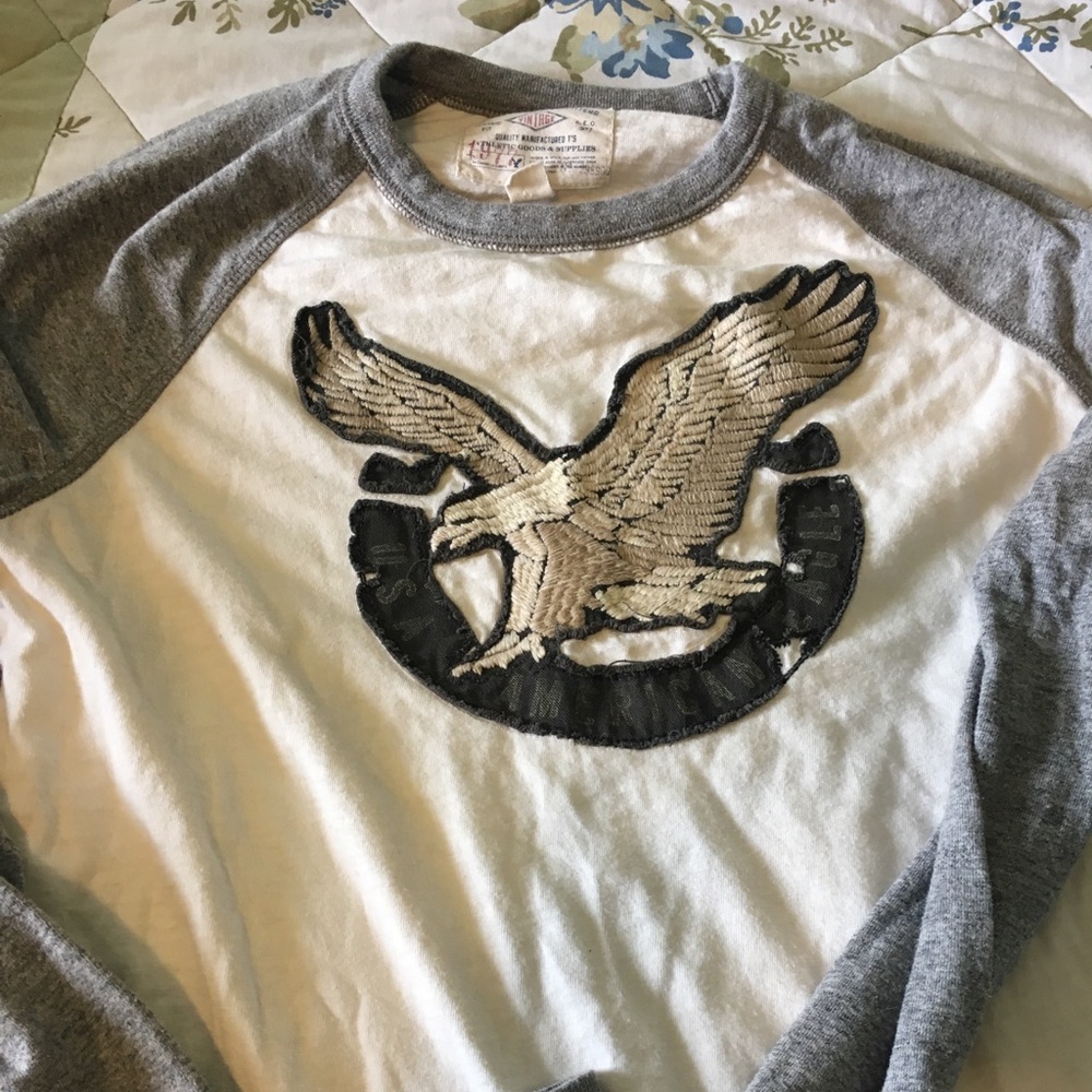 XS men’s American Eagle shirt
